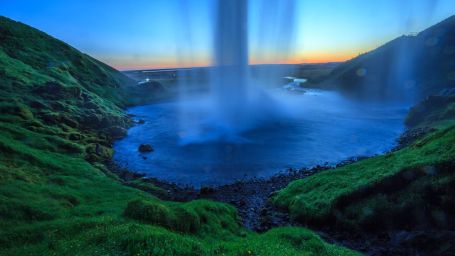 seljalandsfoss-dark